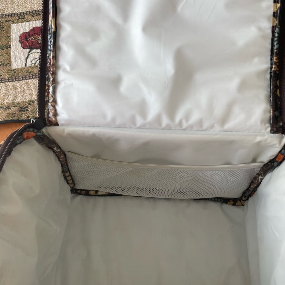 Vera Bradley stay cooler lunch bag in Canyon pattern - Picture 4 of 5
